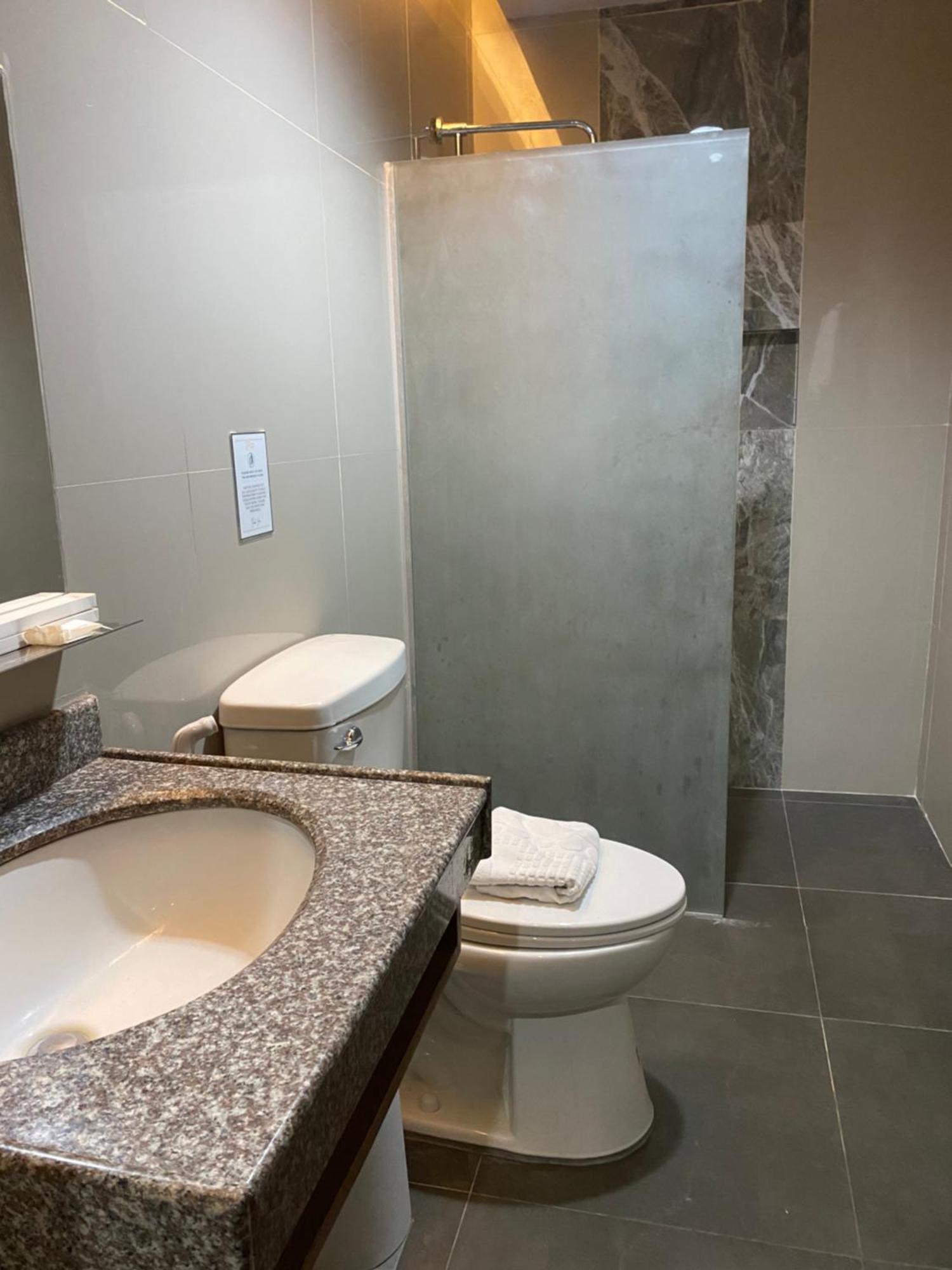 Maxi Hotel And Event Center Tagbilaran City Ngoại thất bức ảnh