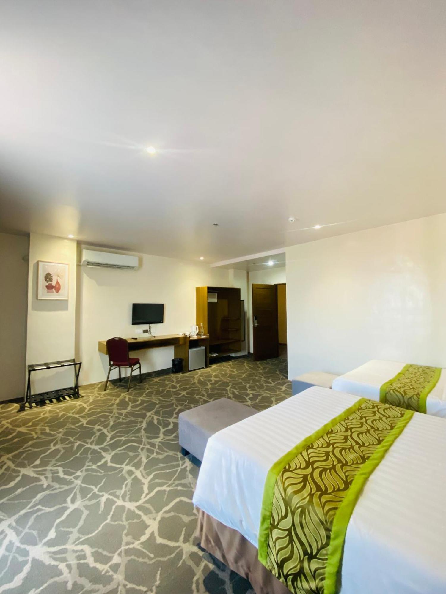 Maxi Hotel And Event Center Tagbilaran City Ngoại thất bức ảnh