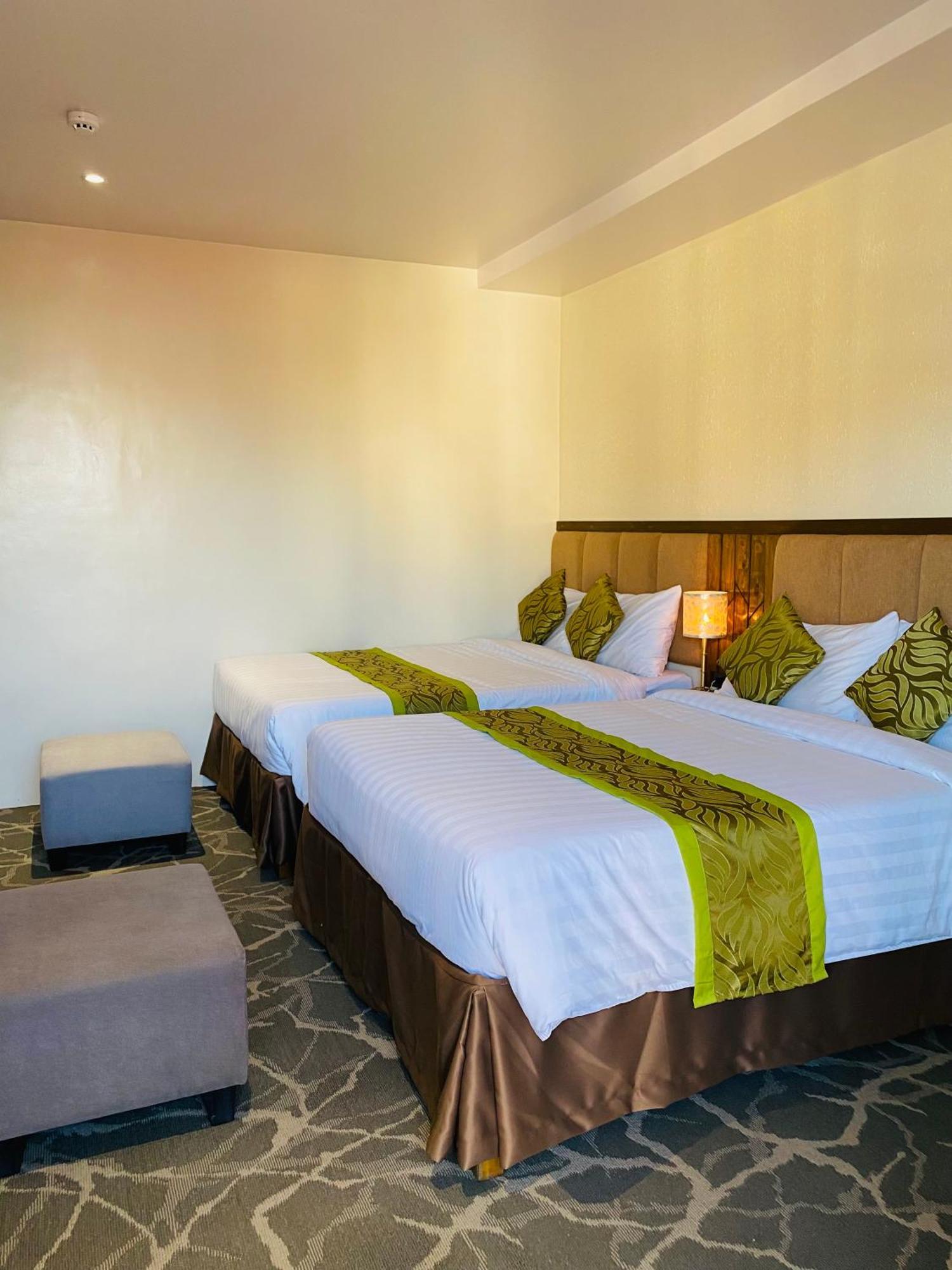 Maxi Hotel And Event Center Tagbilaran City Ngoại thất bức ảnh