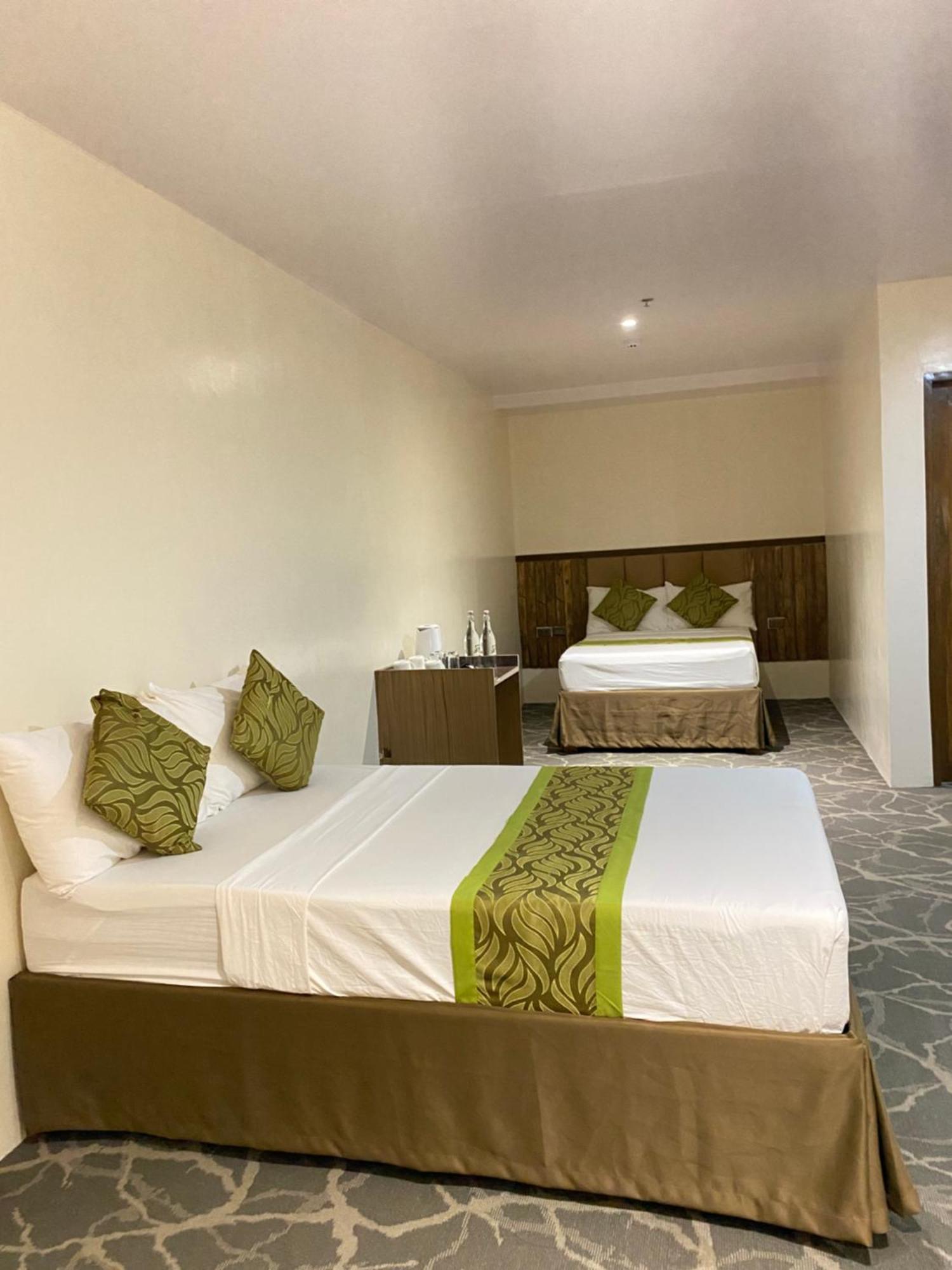 Maxi Hotel And Event Center Tagbilaran City Ngoại thất bức ảnh