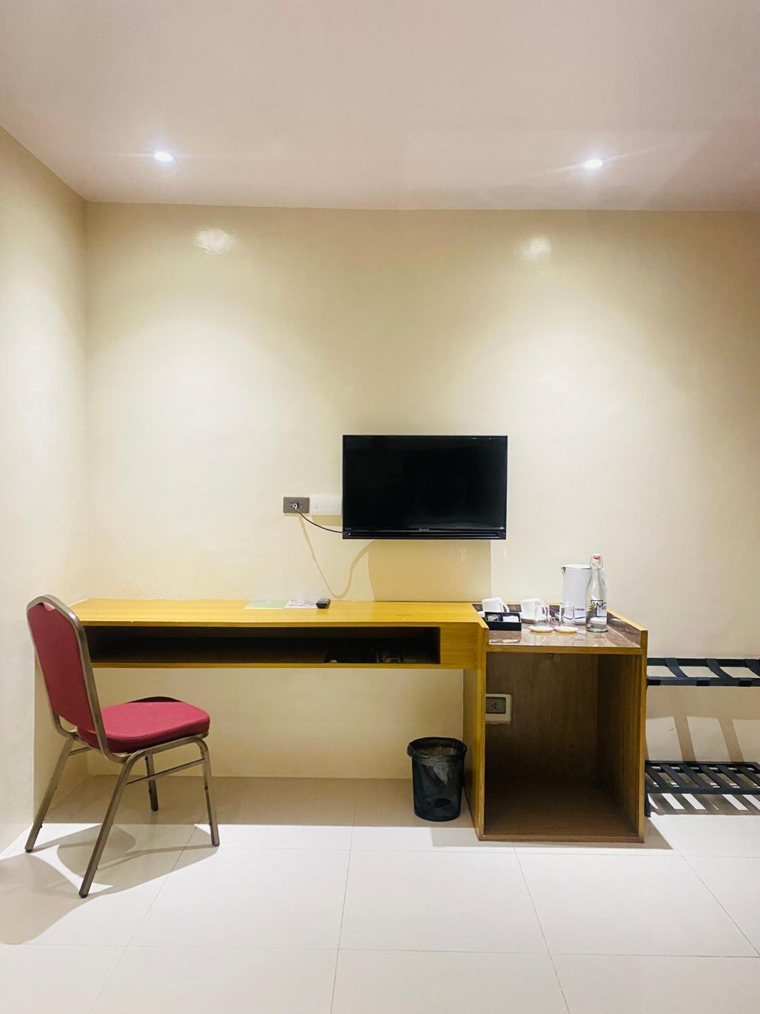 Maxi Hotel And Event Center Tagbilaran City Ngoại thất bức ảnh