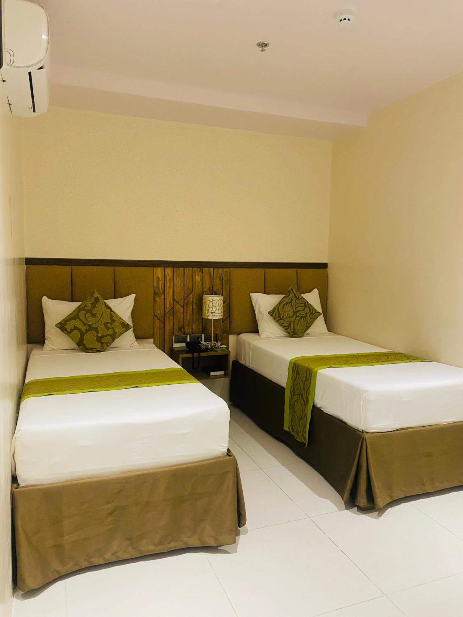 Maxi Hotel And Event Center Tagbilaran City Ngoại thất bức ảnh
