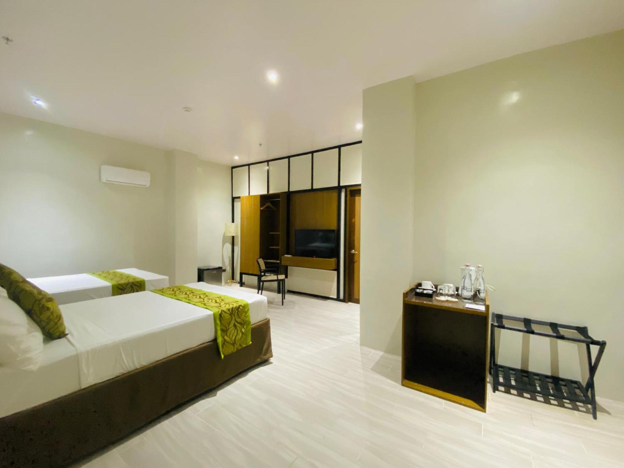 Maxi Hotel And Event Center Tagbilaran City Ngoại thất bức ảnh