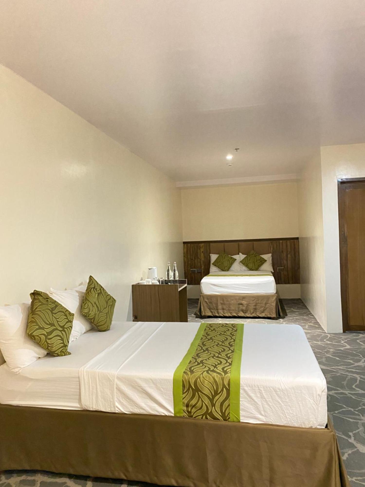 Maxi Hotel And Event Center Tagbilaran City Ngoại thất bức ảnh
