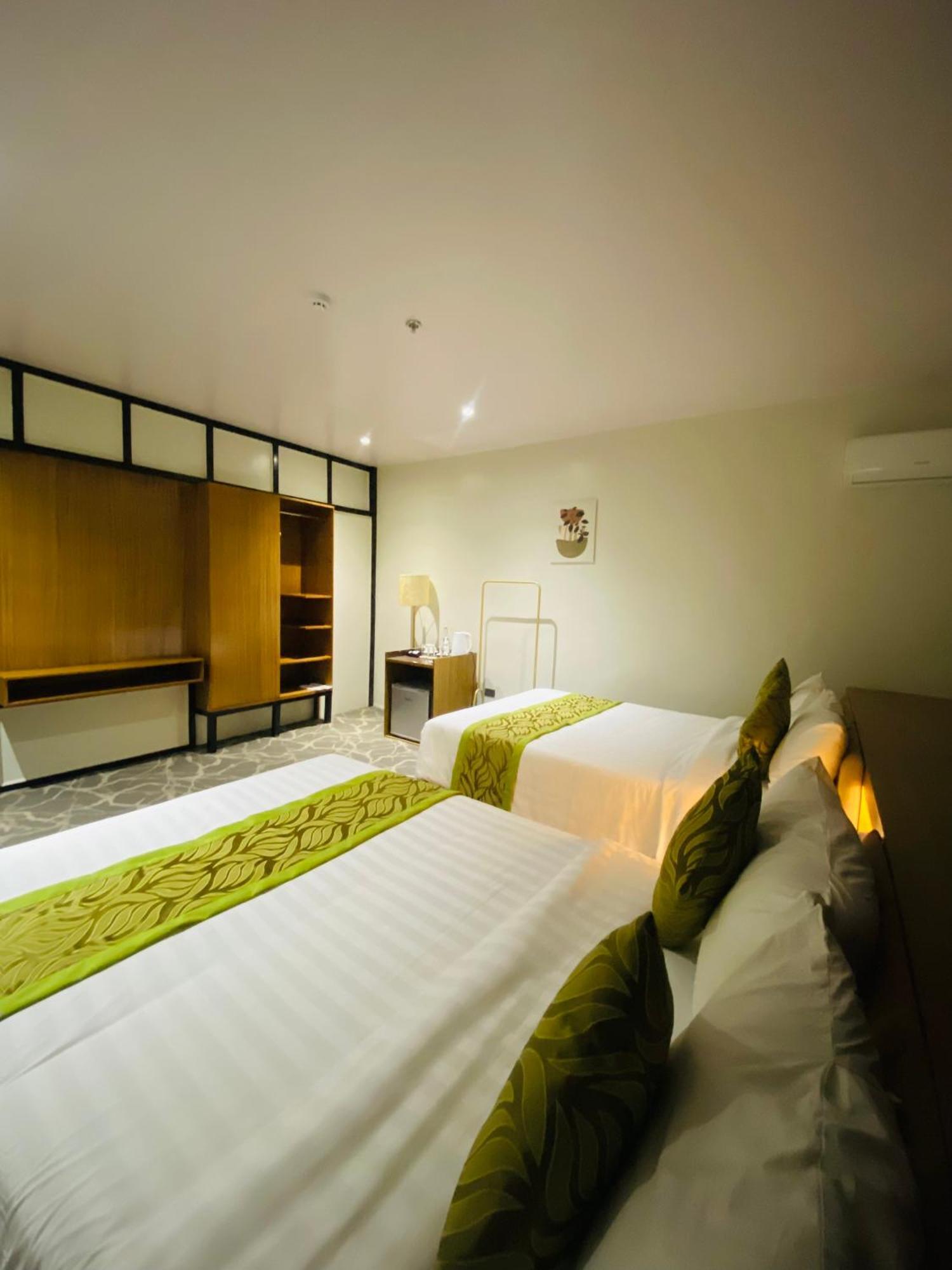 Maxi Hotel And Event Center Tagbilaran City Ngoại thất bức ảnh