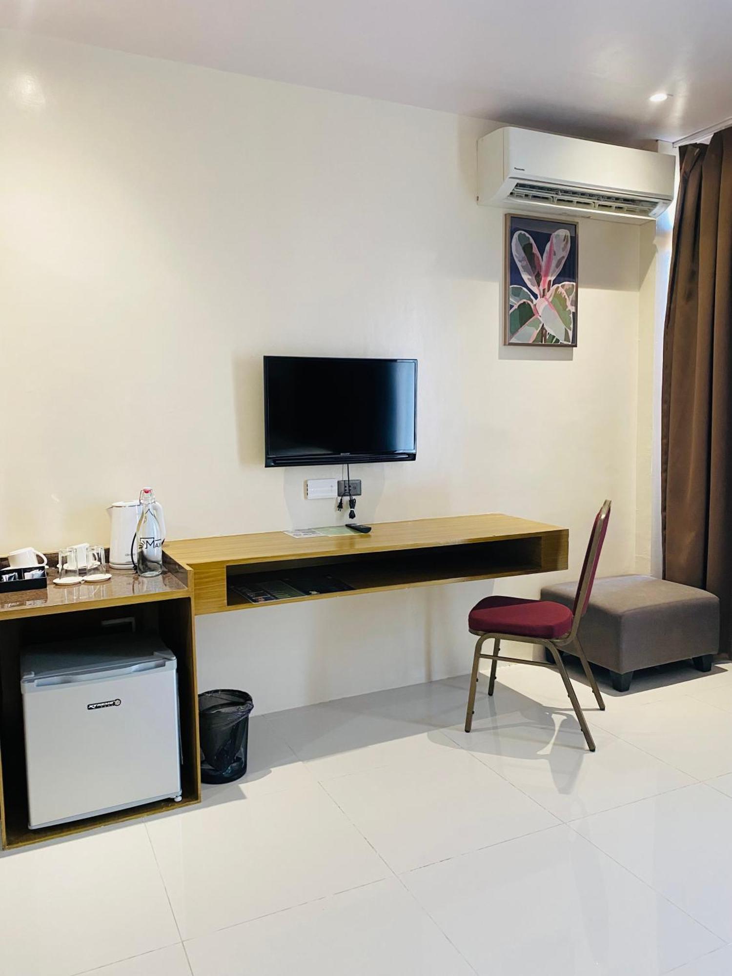 Maxi Hotel And Event Center Tagbilaran City Ngoại thất bức ảnh