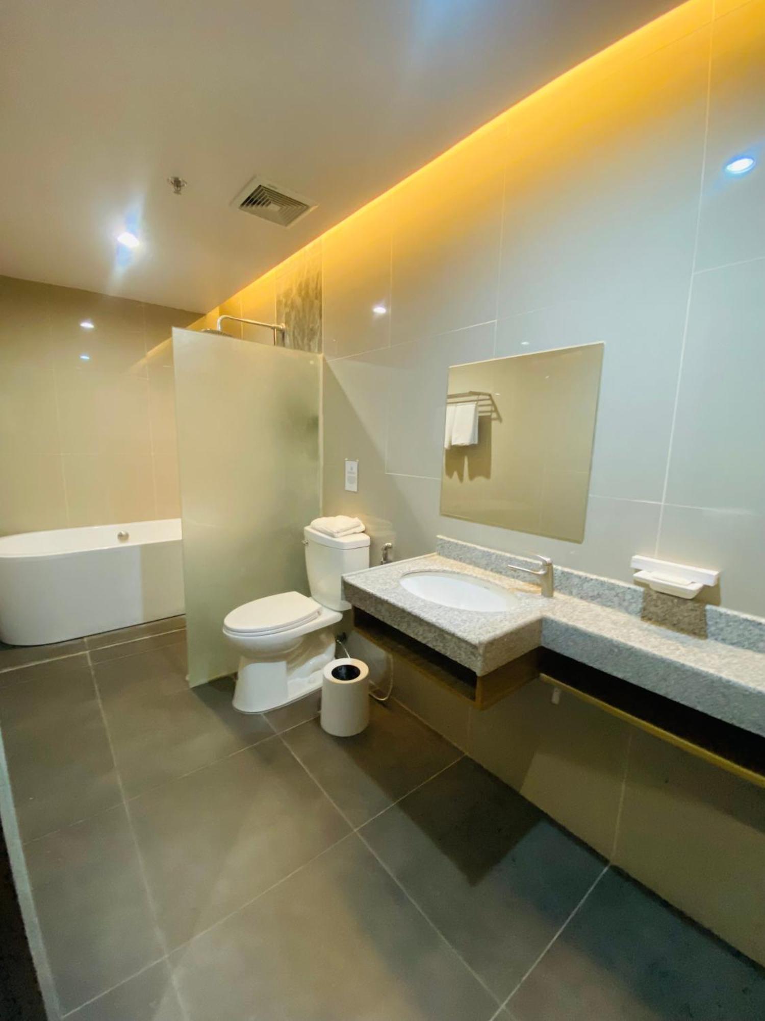 Maxi Hotel And Event Center Tagbilaran City Ngoại thất bức ảnh