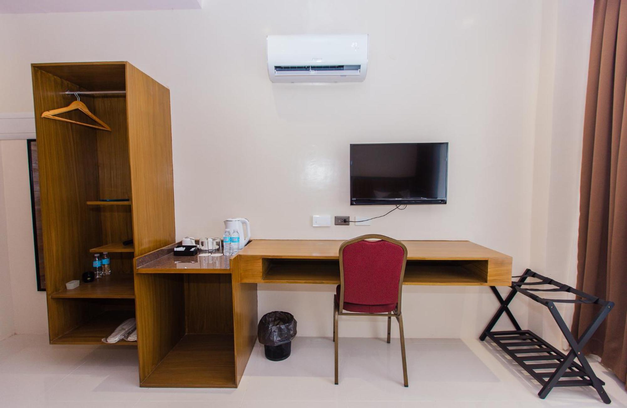 Maxi Hotel And Event Center Tagbilaran City Ngoại thất bức ảnh