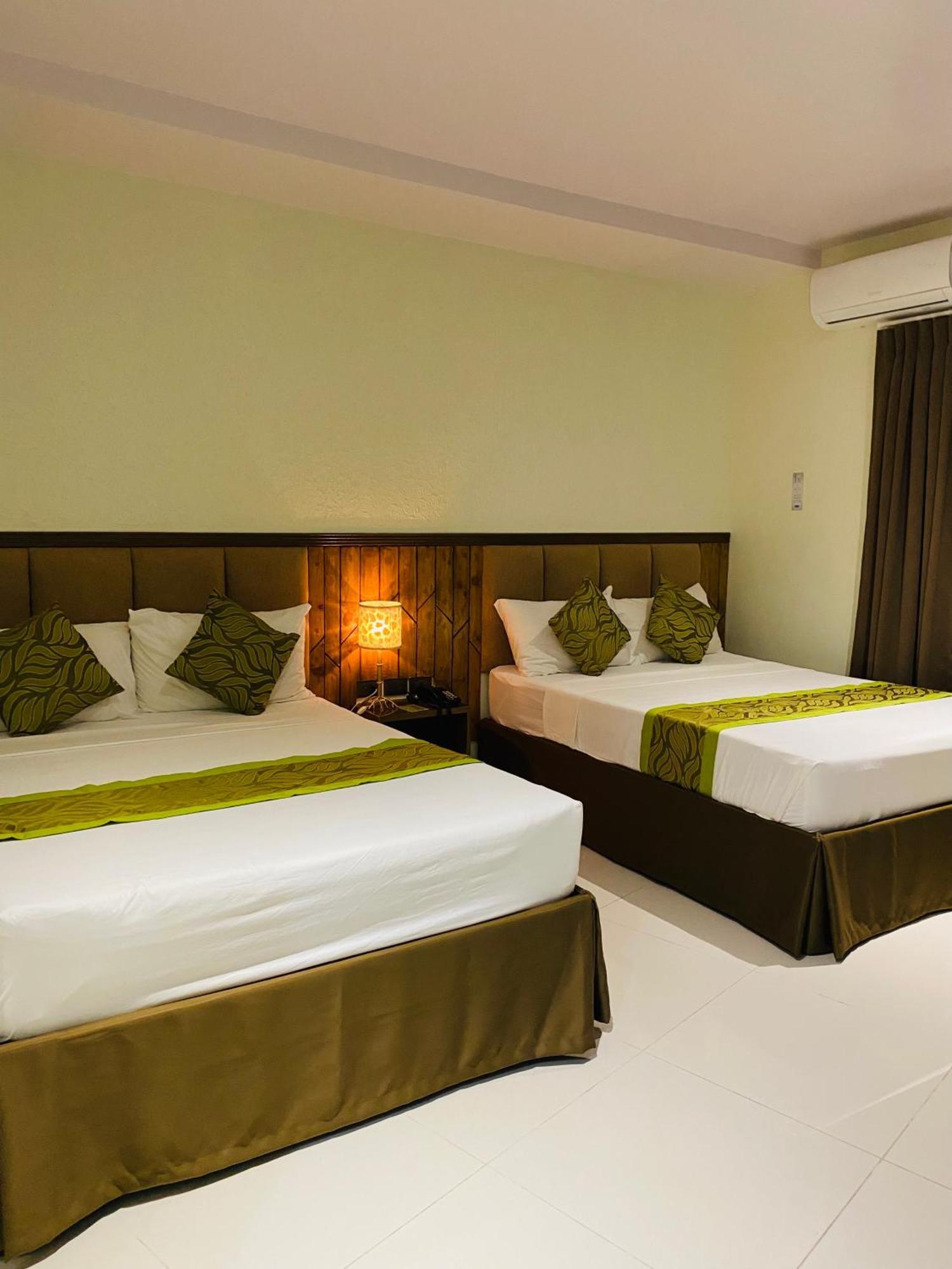 Maxi Hotel And Event Center Tagbilaran City Ngoại thất bức ảnh