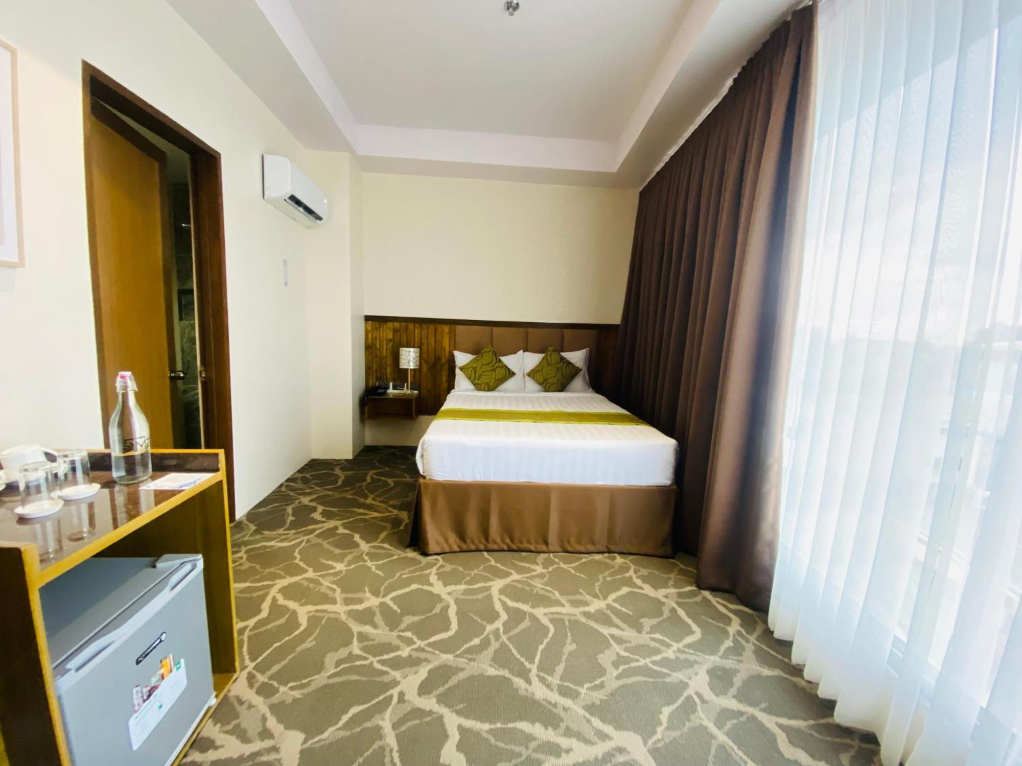 Maxi Hotel And Event Center Tagbilaran City Ngoại thất bức ảnh