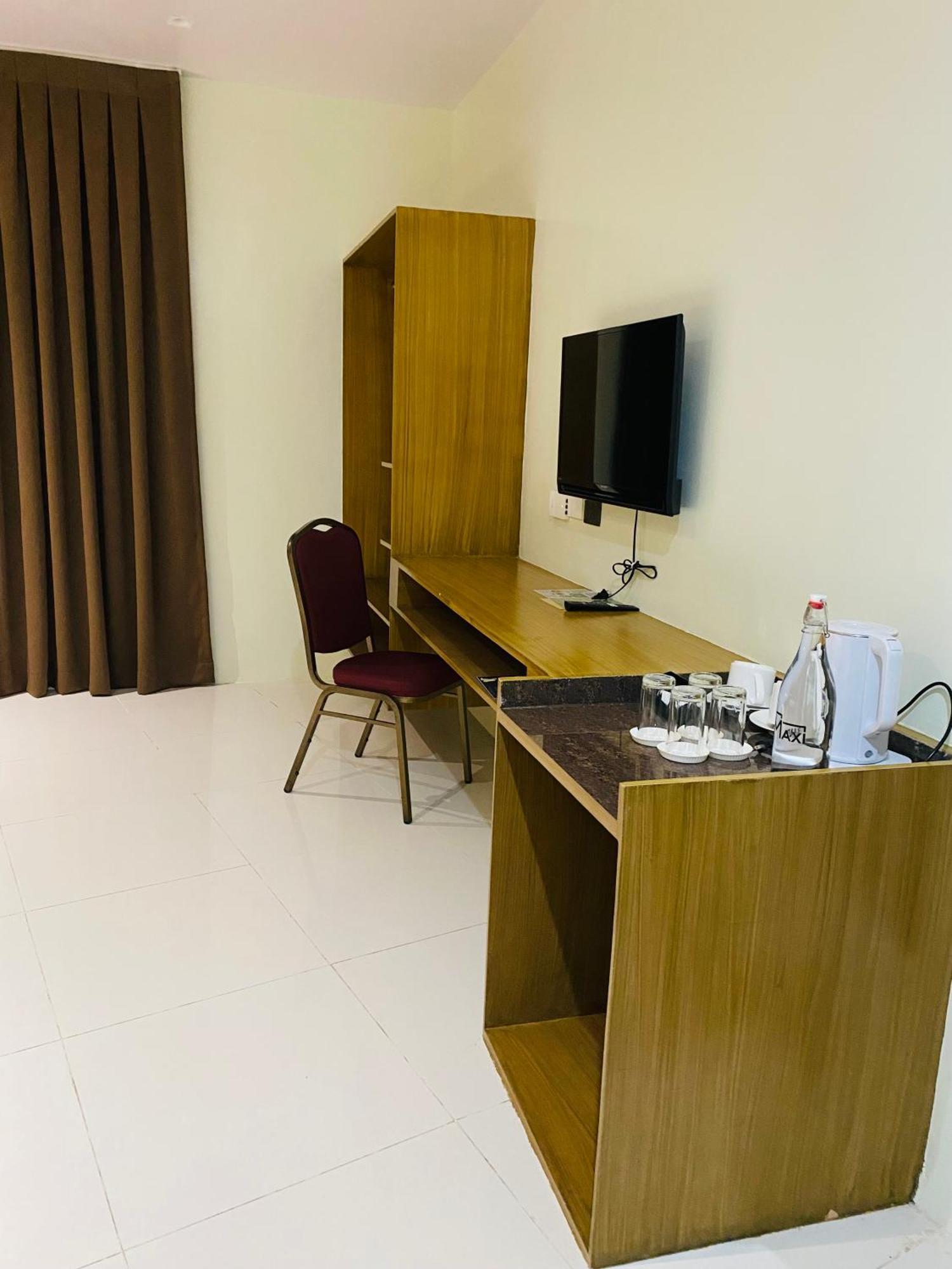 Maxi Hotel And Event Center Tagbilaran City Ngoại thất bức ảnh