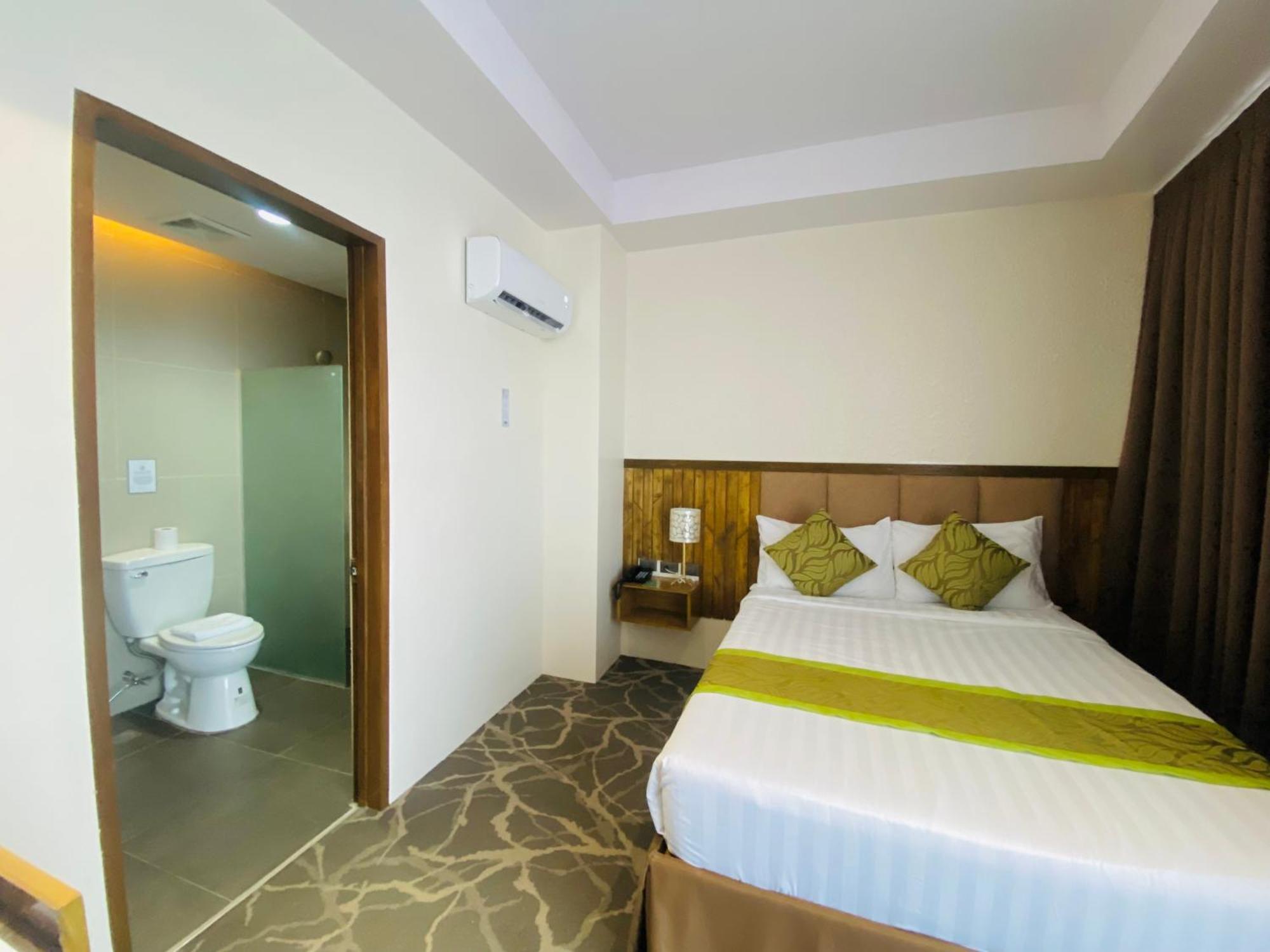 Maxi Hotel And Event Center Tagbilaran City Ngoại thất bức ảnh
